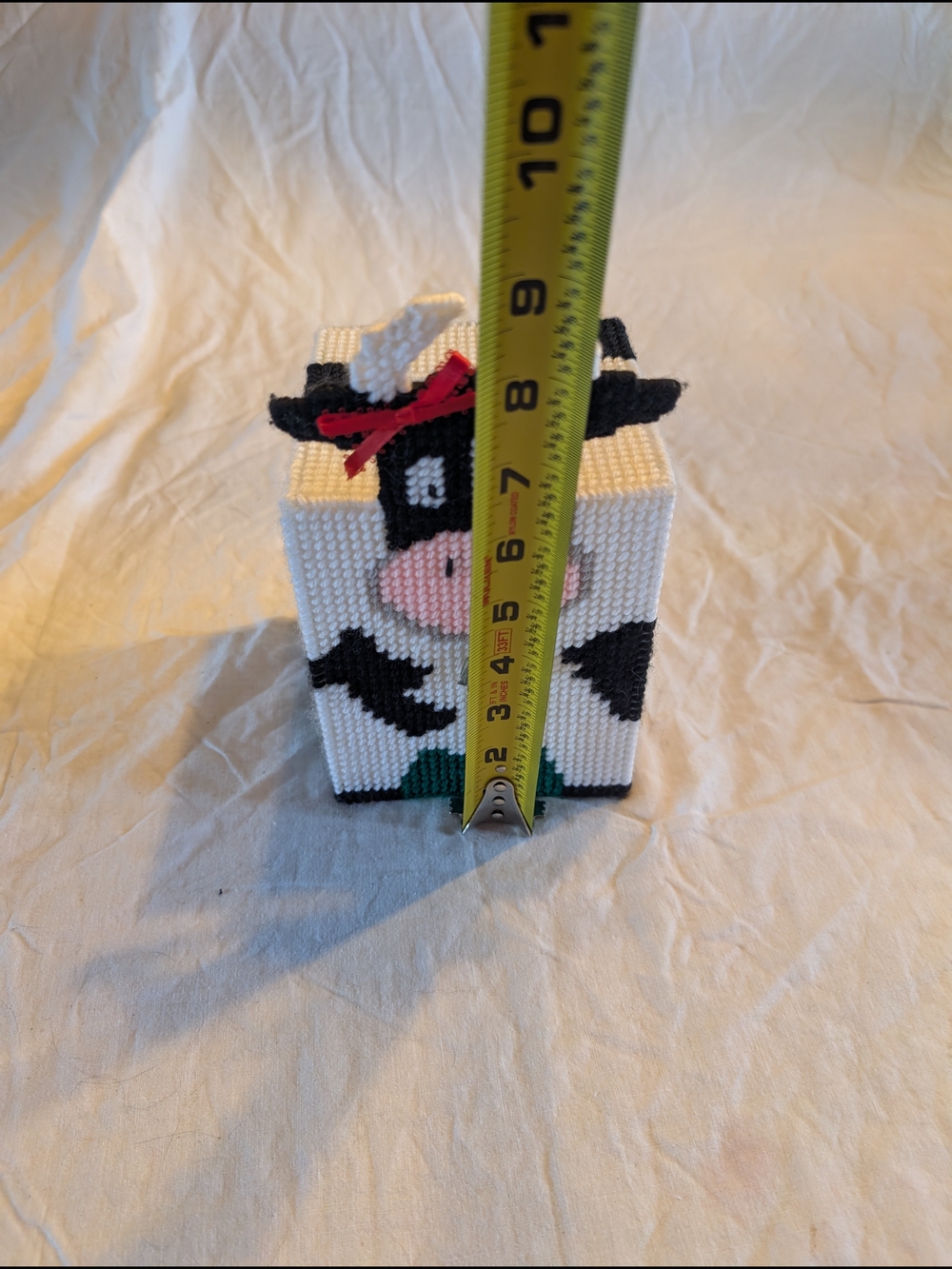 2/20$ Vintage Needlepoint Cow Tissue Box in White, Black, Pink, Red, Green - Picture 6 of 7